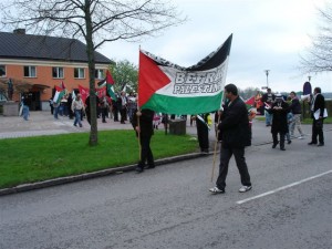 Demonstrationståget tågar iväg från Vattentorget