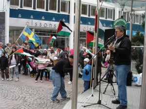 Guillermo Cariz underhåller med musik